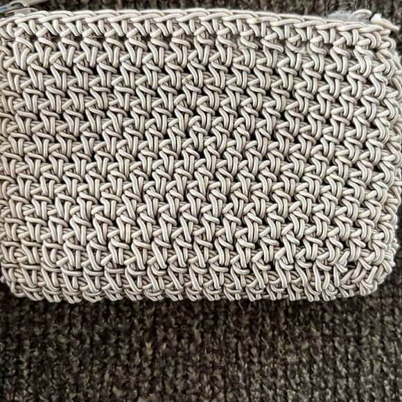 Frankie and Johnnie Textured Tan/beige Knitted Crossbody with Matching Wallet - Picture 6 of 10